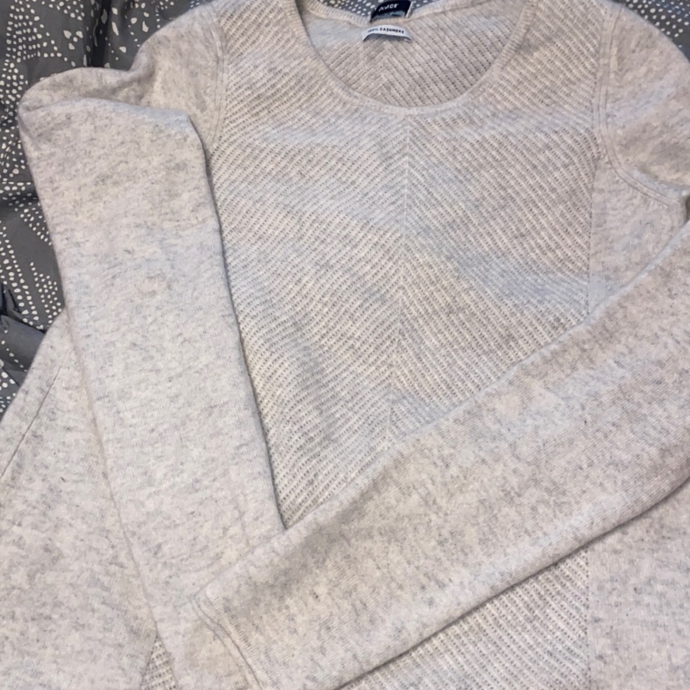 GUC Vince long sleeve cashmere sweater sz L oatmeal color